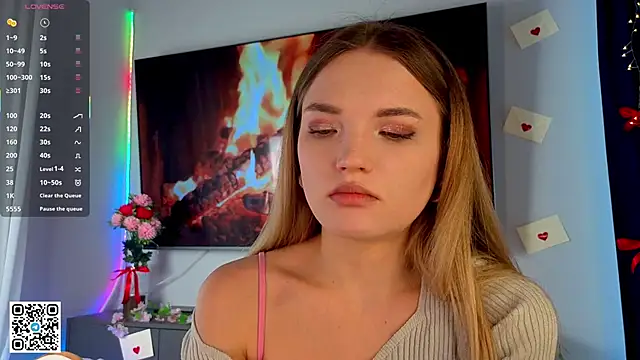 Snapshot of JulieLupo chatting on February 2026 06:10:02 AM JulieLupo online show from February 2026 06:10:02 AM