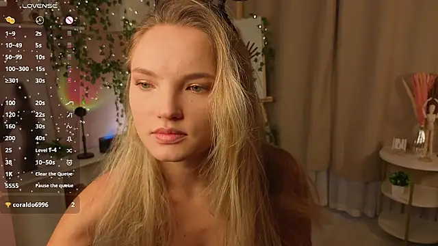 JulieLupo online show from November 2025 06:08:02 AM