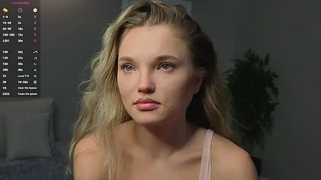 Snapshot of JulieLupo chatting on December 2025 09:08:01 AM JulieLupo online show from December 2025 09:08:01 AM