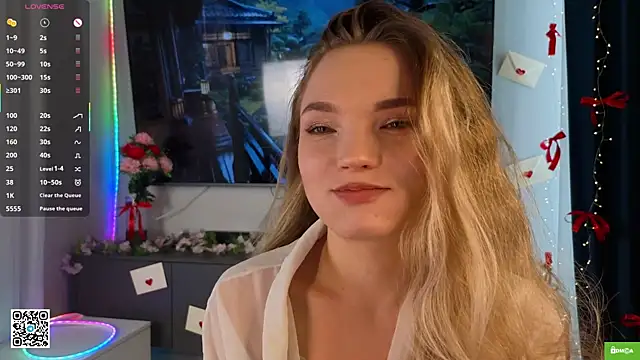 Snapshot of JulieLupo chatting on March 2026 06:09:02 AM JulieLupo online show from March 2026 06:09:02 AM