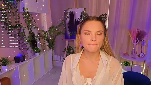 JulieLupo online show from November 2025 06:07:02 AM