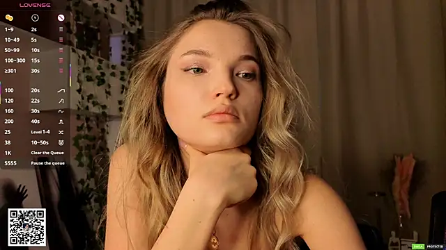 Snapshot of JulieLupo chatting on February 2026 07:51:01 AM JulieLupo online show from February 2026 07:51:01 AM