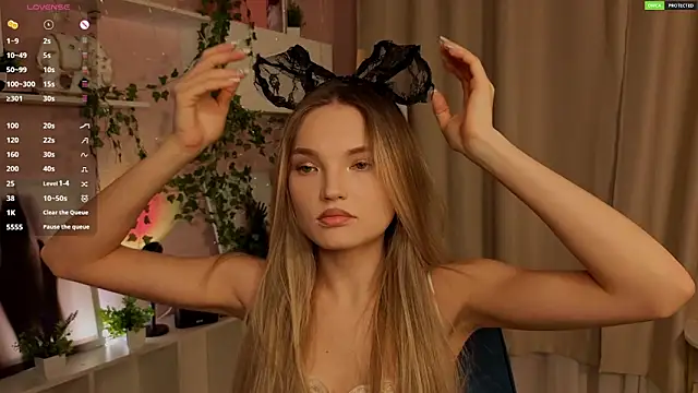 JulieLupo online show from November 2025 06:03:01 AM