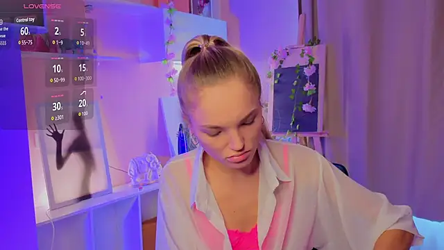 JulieLupo online show from October 2025 06:23:02 AM