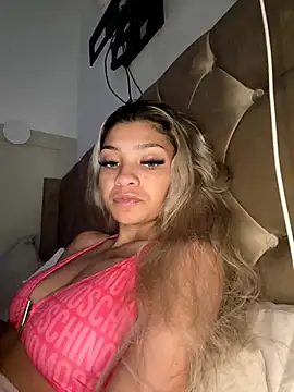 Snapshot of Honeyyyxo chatting on October 2025 03:11:01 PM Honeyyyxo online show from October 2025 03:11:01 PM