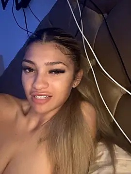 Snapshot of Honeyyyxo chatting on November 2025 03:22:01 AM Honeyyyxo online show from November 2025 03:22:01 AM