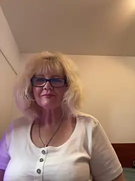 Snapshot of BoloshkaBlonda chatting on October 2025 07:44:02 PM BoloshkaBlonda online show from October 2025 07:44:02 PM