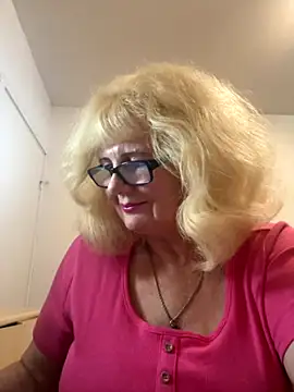 Snapshot of BoloshkaBlonda chatting on October 2025 10:10:01 PM BoloshkaBlonda online show from October 2025 10:10:01 PM
