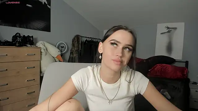 Lisa  Johnson online show from October 2025 12:07:01 AM