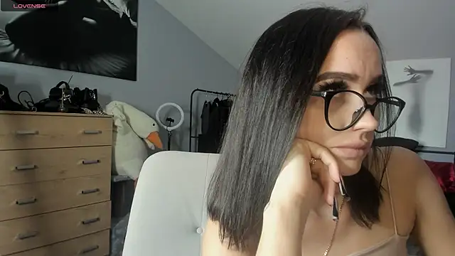 Lisa  Johnson online show from October 2025 12:09:02 AM