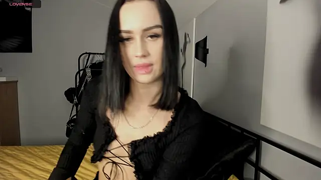 Lisa  Johnson online show from November 2025 12:14:01 AM