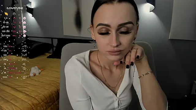 Lisa  Johnson online show from November 2025 07:02:02 PM