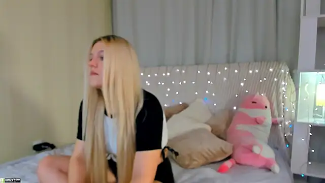 Malisha kiss online show from October 2025 08:48:02 AM