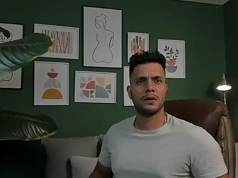 Snapshot of IanCross chatting on November 2025 12:39:01 AM IanCross online show from November 2025 12:39:01 AM