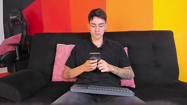 Snapshot of LukeSavagge chatting on October 2025 03:01:01 PM LukeSavagge online show from October 2025 03:01:01 PM