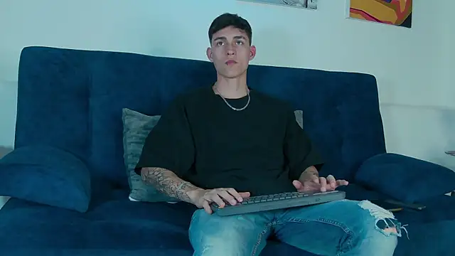 Snapshot of LukeSavagge chatting on October 2025 04:36:01 AM LukeSavagge online show from October 2025 04:36:01 AM