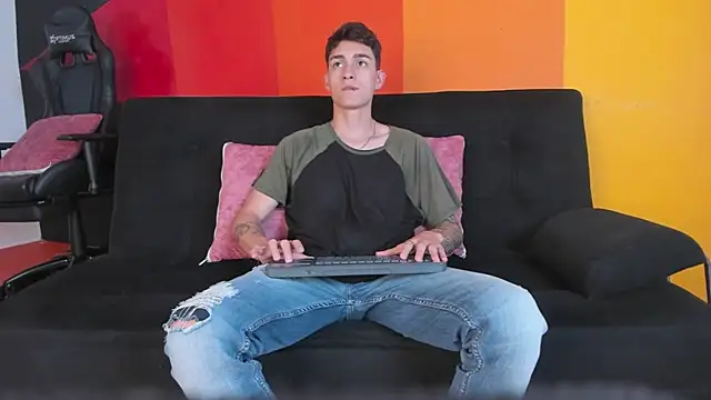 Snapshot of LukeSavagge chatting on October 2025 08:44:02 PM LukeSavagge online show from October 2025 08:44:02 PM
