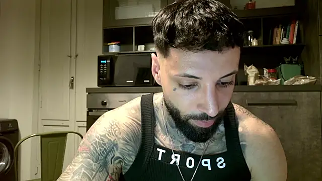 Snapshot of MasculineGuy99 chatting on May 2026 11:34:02 PM MasculineGuy99 online show from May 2026 11:34:02 PM