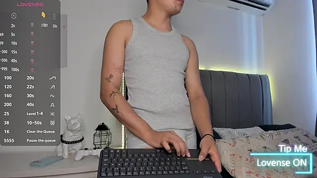 JARETHH online show from October 2025 01:32:01 PM