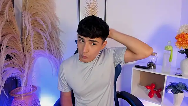 Thiago Connor21 online show from May 2026 11:37:02 PM
