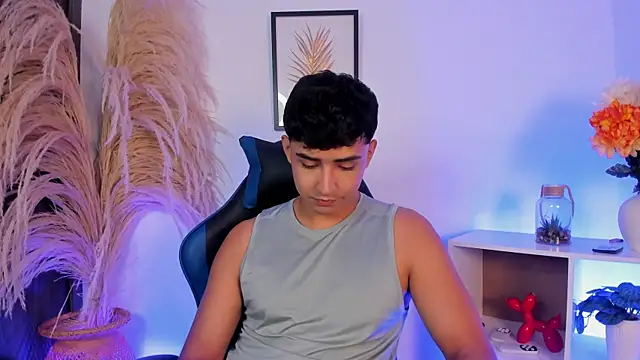 Thiago Connor21 online show from May 2026 11:46:02 PM