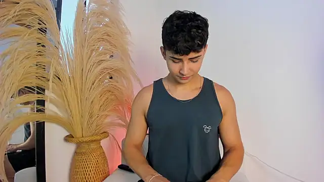 Thiago Connor21 online show from November 2025 06:13:02 PM