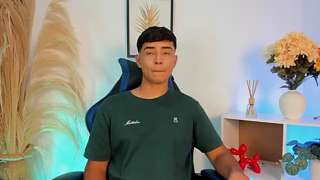 Thiago Connor21 online show from April 2026 11:44:02 PM