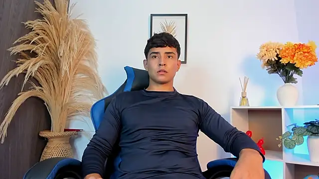 Thiago Connor21 online show from April 2026 08:26:02 PM