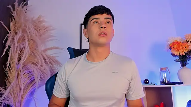 Thiago Connor21 online show from May 2026 10:52:02 PM