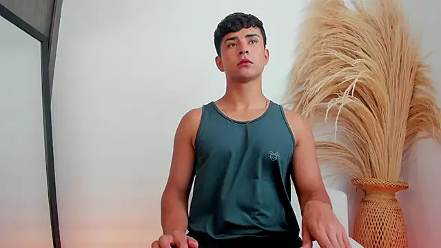 Thiago Connor21 online show from December 2025 06:03:01 PM