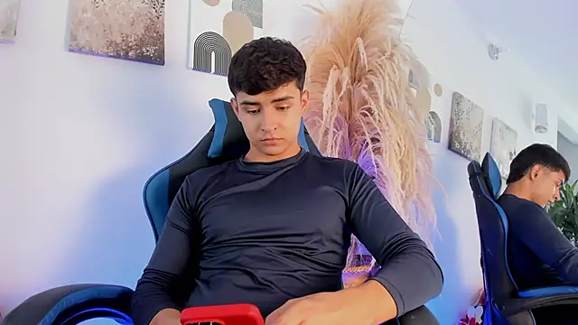 Thiago Connor21 online show from March 2026 08:18:01 PM