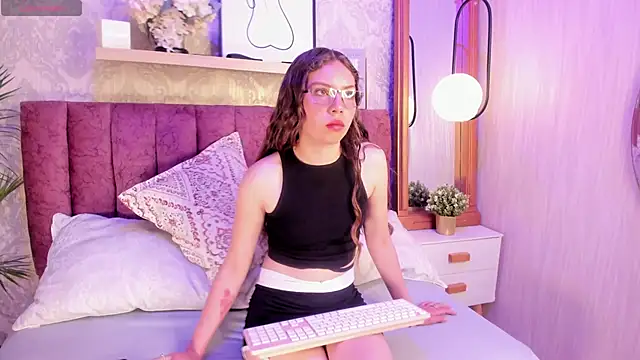 Alaia Johnson online show from October 2025 08:44:02 PM