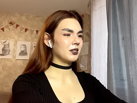 TeresitaLish online show from October 2025 02:14:02 PM