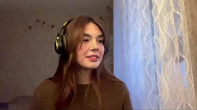 TeresitaLish online show from October 2025 03:35:02 PM