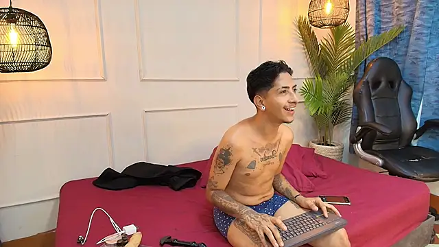 fkenneth macias online show from October 2025 03:40:02 AM