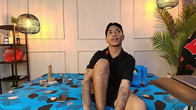 fkenneth macias online show from October 2025 02:47:01 AM