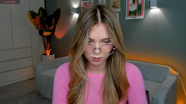 linakorvin online show from November 2025 01:37:02 PM