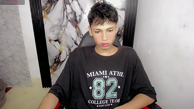 Im david02 online show from December 2025 01:13:02 PM