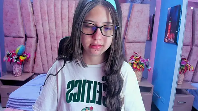 sarah sweett  online show from February 2026 01:44:01 PM