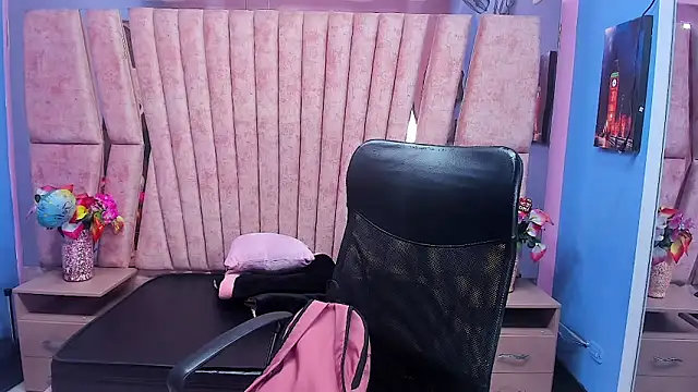 sarah sweett  online show from February 2026 02:50:02 PM