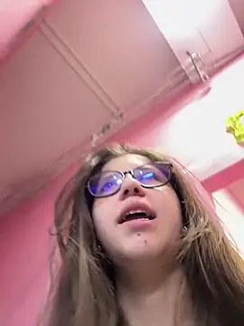 sarah sweett  online show from February 2026 03:34:02 PM