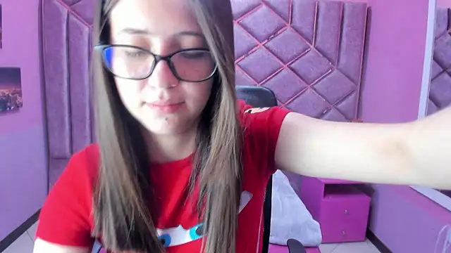 sarah sweett  online show from April 2026 02:40:02 PM