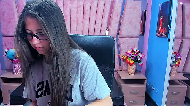 sarah sweett  online show from February 2026 03:01:02 PM