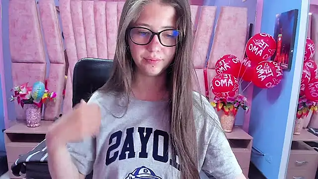 sarah sweett  online show from December 2025 03:03:01 PM