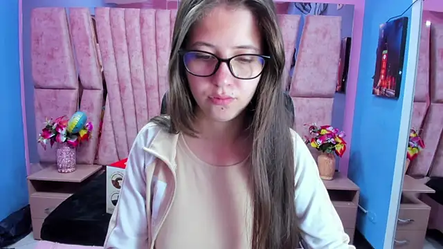 sarah sweett  online show from March 2026 02:06:02 PM