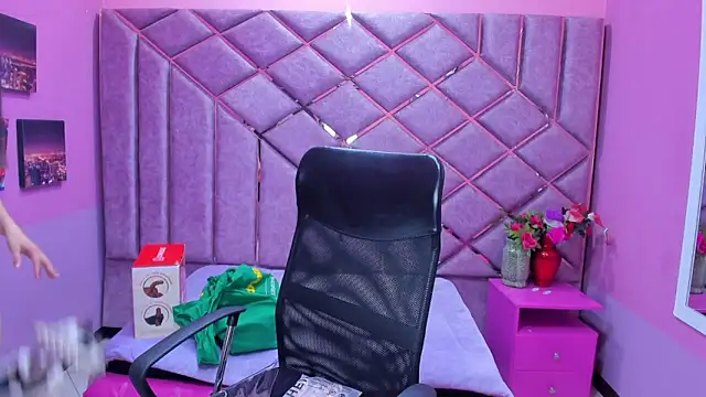 sarah sweett  online show from April 2026 02:56:01 PM