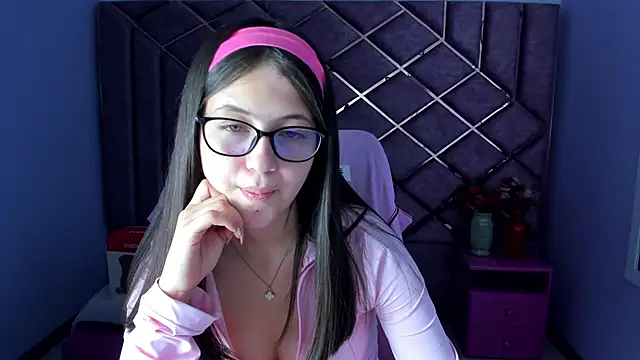 sarah sweett  online show from April 2026 02:13:01 PM