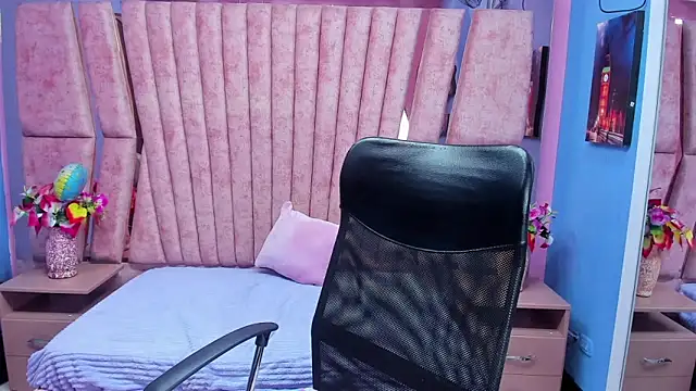 sarah sweett  online show from February 2026 02:39:01 PM