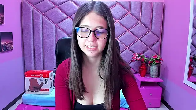 sarah sweett  online show from April 2026 03:02:01 PM