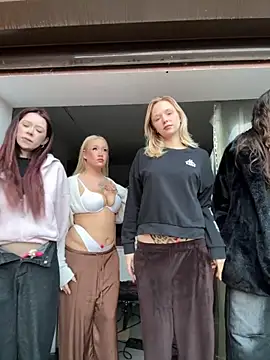 Snapshot of RollDolls chatting on November 2025 05:07:01 AM RollDolls online show from November 2025 05:07:01 AM